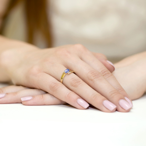 Pierścionek ze złota z Tanzanitem 0,40ct i Diamentami próby 585. W-0119TAN